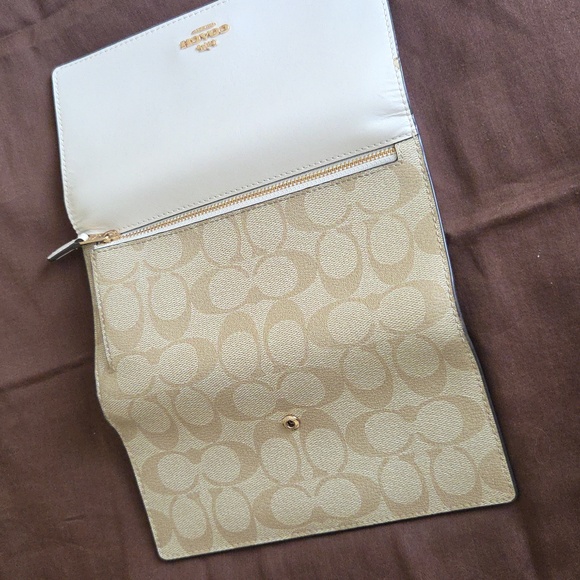 Coach Cream and Tan Women\'s Wallet